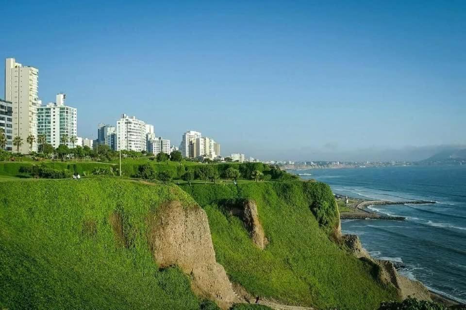 Moonlight Miraflores